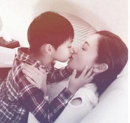 亲吻她的照片,定格永恒的浪漫瞬间